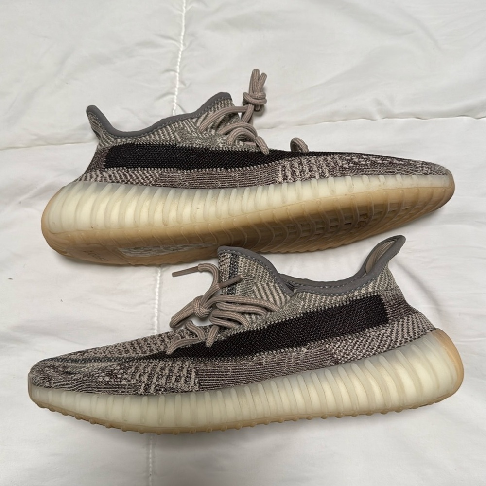 Open to offers - men’s 9 Yeezy Zion 350